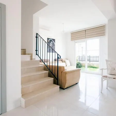 Sea View W Garden Balcony By Beach In Apartman